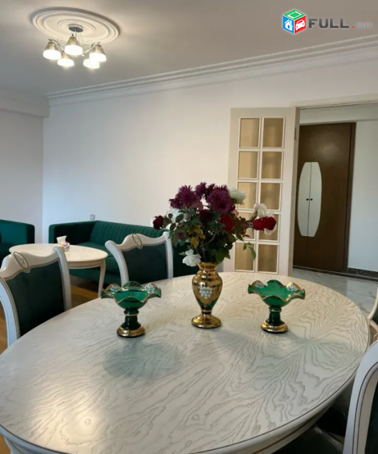 Կենտրոնում, 96 քմ, 2/14 հարկ, կապիտալ վերանորոգված