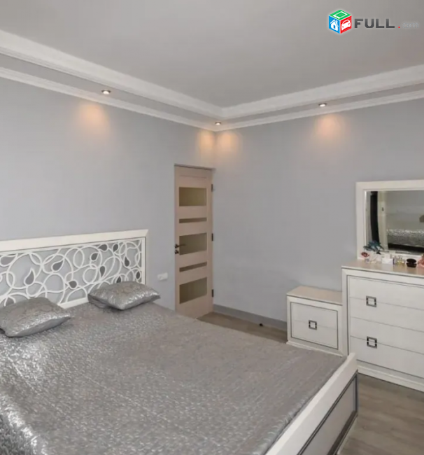 Վահրամ Փափազյան փողոցում, 78 քմ, 2/5 հարկ