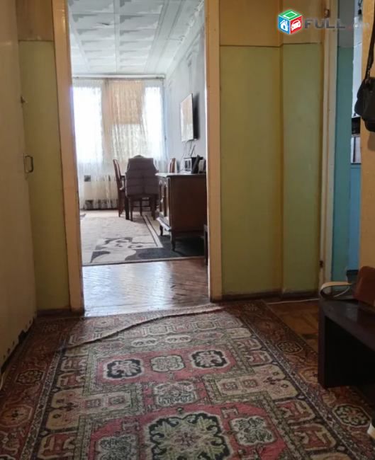Վիկտոր Համբարձումյանի փողոցում, 67 քմ, 3/8 հարկ, քարե շենք