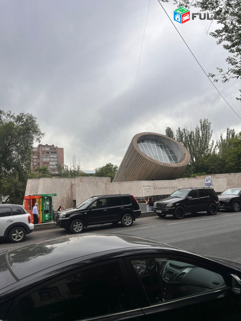Տարածք Երևանի Կենտրոն վարչական շրջանում՝ Երիտասարդական մետրոյի հարևանությամբ