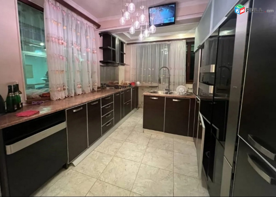 Շքեղ առանձնատուն 