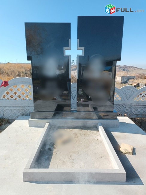 Հնդկական սև գրանիտե գերեզմանաքարեր