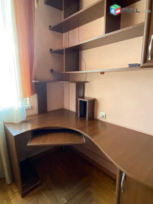 Անկյունային գրասեղան (համարգչային սեղան), գրապահարանով և բազկաթոռով