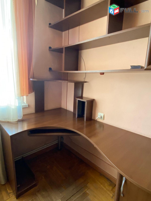 Անկյունային գրասեղան (համարգչային սեղան), գրապահարանով և բազկաթոռով