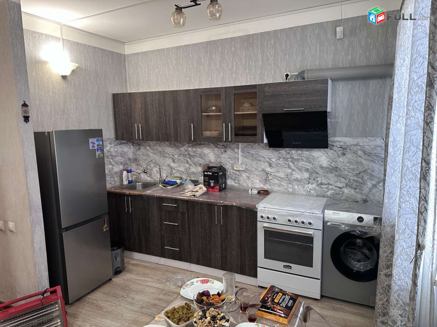 Продается земельный участок с собственным фруктовым садом 6 соток․ Площадь участка 600 кв.м. и домом, площадью 40 квадратных метров