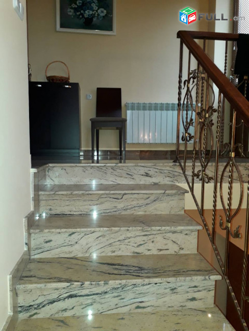 Զովունի, 320քմ շինություն, 670քմ հող-355000դոլար, գինը նշված է փոքր հողի 400քմ դեպքում-290000 դոլար