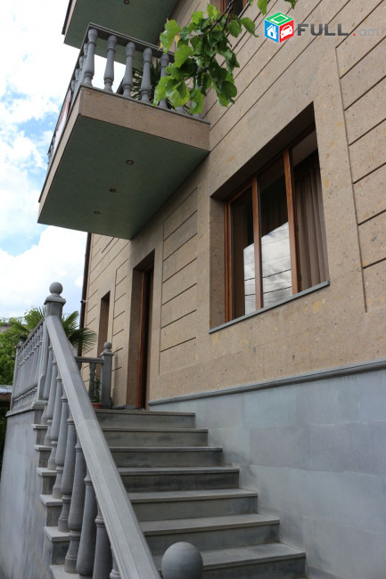 Զովունի, 320քմ շինություն, 670քմ հող-355000դոլար, գինը նշված է փոքր հողի 400քմ դեպքում-290000 դոլար