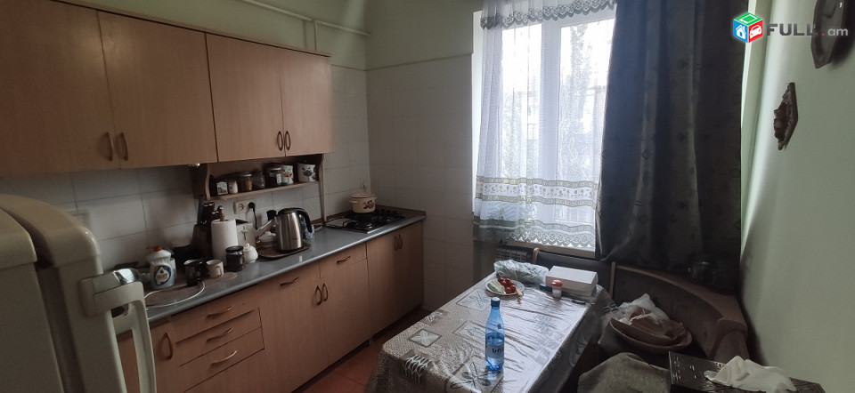Փափազյան-Արամ Խաչատրյան խաչմերուկ, 2-3սարքած, 5-5 քարե շենք, 