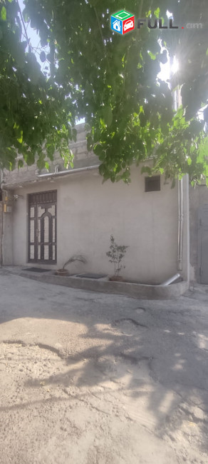 Արցախի պողոտա, ՍՖԵՐԱ հյուրանոցի մոտ, 30մետր ներս, աղմուկից հեռու, վկայականով164,1քմ է իրականում 175քմ, 4սենյականոց 2 հարկանի տուն է դիզայներական ոճով վերանորոգված։