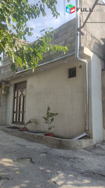 Արցախի պողոտա, ՍՖԵՐԱ հյուրանոցի մոտ, 30մետր ներս, աղմուկից հեռու, վկայականով164,1քմ է իրականում 175քմ, 4սենյականոց 2 հարկանի տուն է դիզայներական ոճով վերանորոգված։