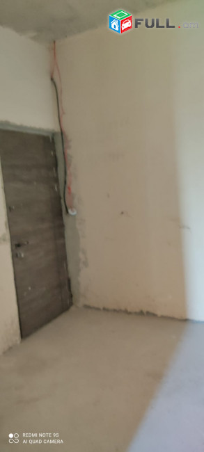 Նորակառույց Աբելյան փողոցում,շենքի տակ գործում է ՍԻԹԻ սուպերմարկետը,դեպի Հալաբյան փողոց որը 1 րոպե է,նախատեսված է մետրոյի կայարանը,