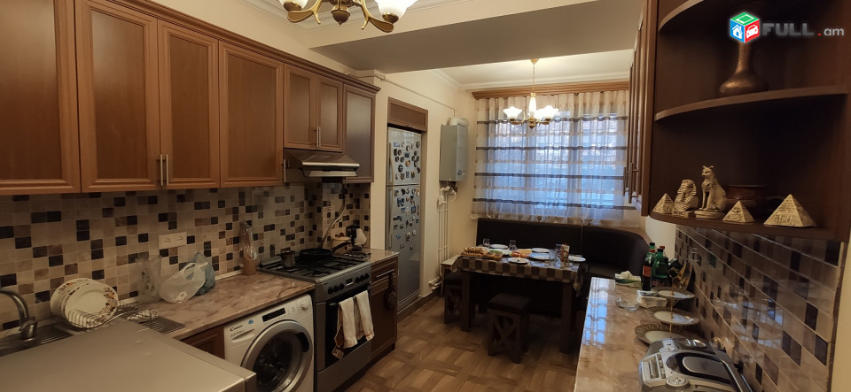 9-2 հարկ, կապիտալ վերանորոգված,ամբողջ գույքով,սուպերմարկետներ ու ամեն ինչ մոտ
