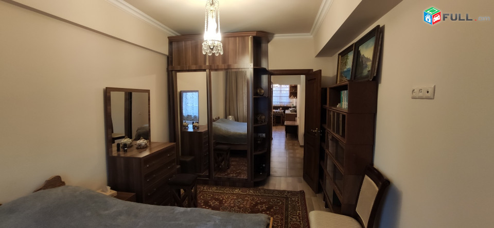 9-2 հարկ, կապիտալ վերանորոգված,ամբողջ գույքով,սուպերմարկետներ ու ամեն ինչ մոտ
