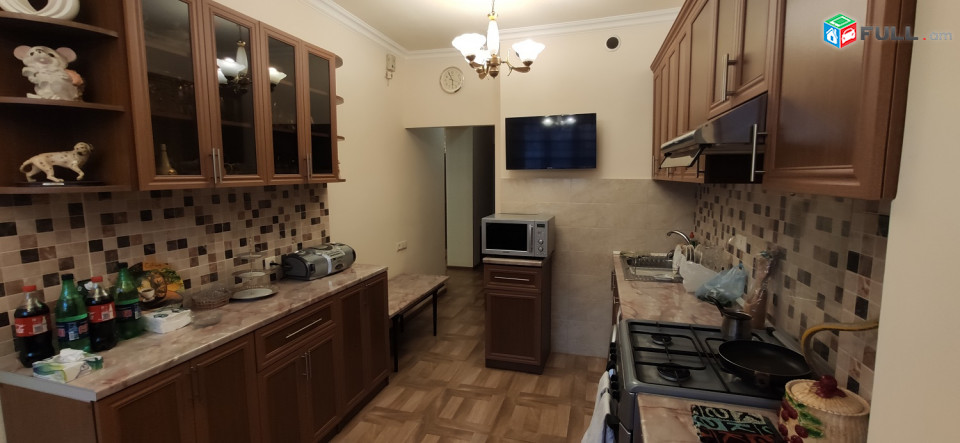 9-2 հարկ, կապիտալ վերանորոգված,ամբողջ գույքով,սուպերմարկետներ ու ամեն ինչ մոտ