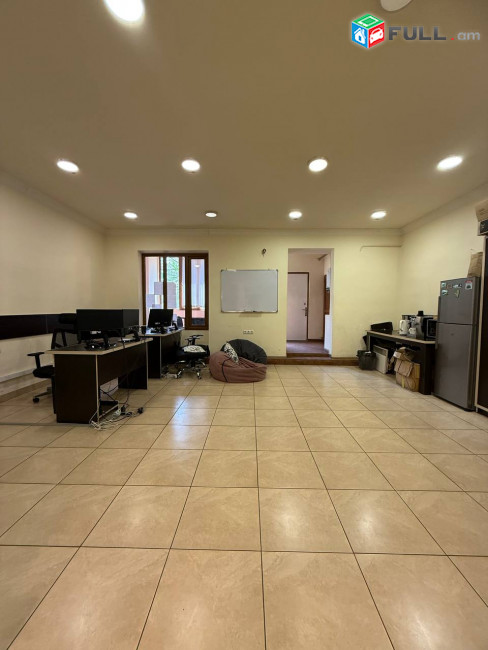 Փափազյան փողոցում վարձով է տրվում 1-ին գիծ կոմերցիոն տարածք։ For rent կոդ G2710