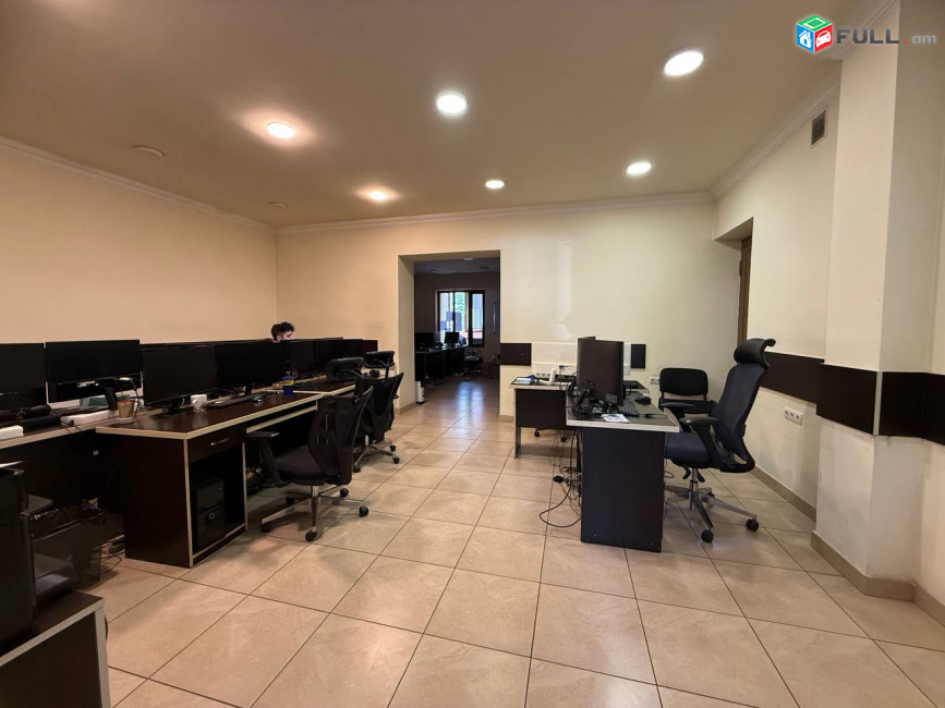 Փափազյան փողոցում վարձով է տրվում 1-ին գիծ կոմերցիոն տարածք։ For rent կոդ G2710