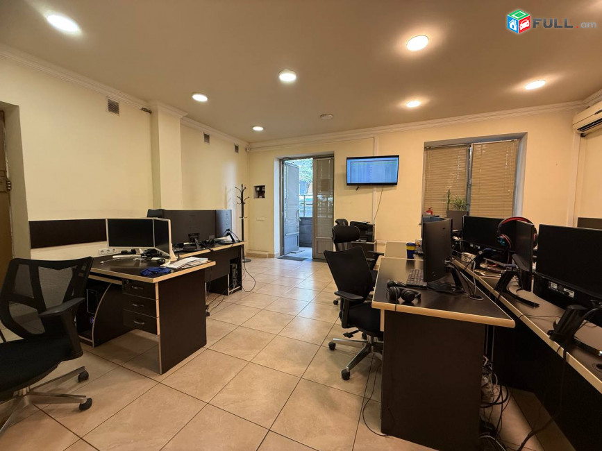 Փափազյան փողոցում վարձով է տրվում 1-ին գիծ կոմերցիոն տարածք։ For rent կոդ G2710