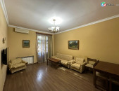 Սարյան փողոցում, վաճառվում է 1-ին գիծ, 2 սենյականոց բնակարան։ For sale կոդ C1907