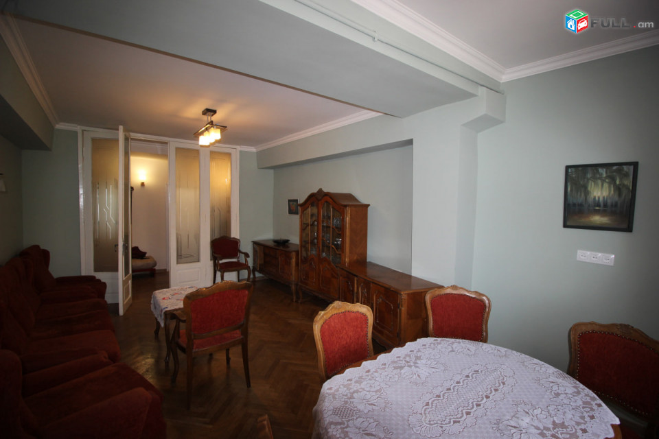 Զաքյան փողոցում վարձով է տրվում 3 սենյականոց բնակարան։ For rent, կոդ B1654