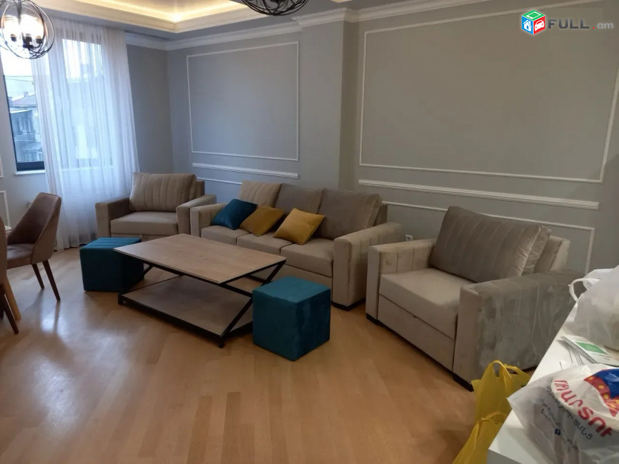 Սայաթ-Նովա պողոտայում վարձով է տրվում 3 սենյականոց բնակարան։ For rent, կոդ B1655