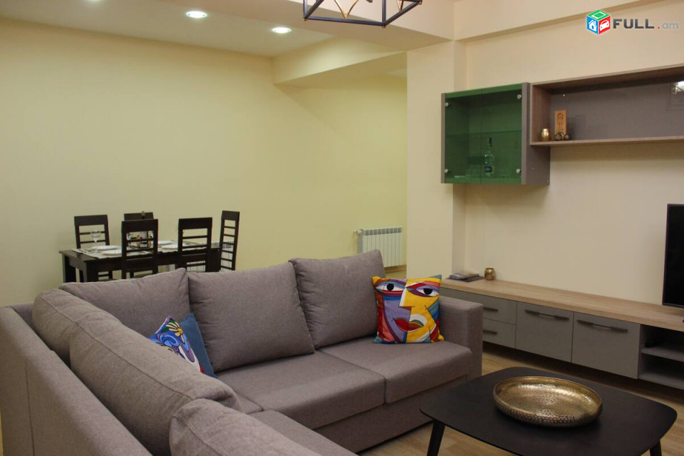 cozy 2  bedrooms apartment with 3 AC