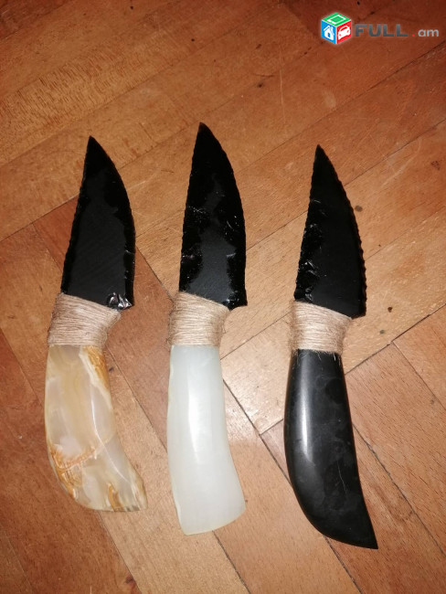 Օբսիդիան քարից պատրաստված դեկորատիվ դանակներ