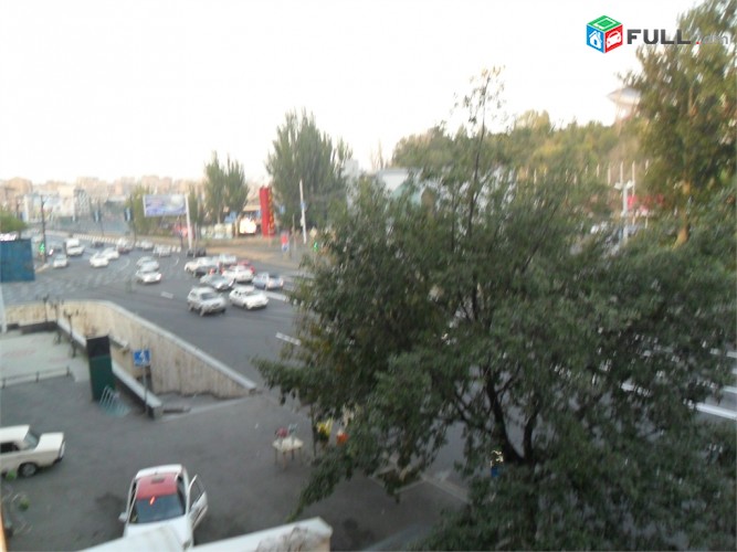 Հալաբյան Համալիրի դիմաց Алабян напротив Комплекса Alabyan opposite the Complex
