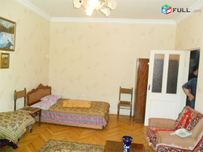 Հալաբյան Համալիրի դիմաց Алабян напротив Комплекса Alabyan opposite the Complex