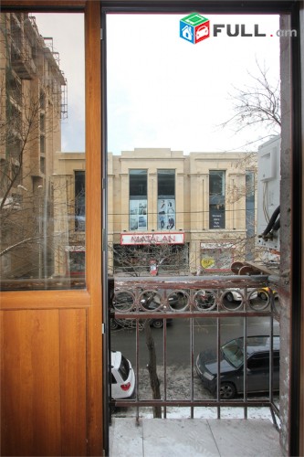 Hanrapetutyun near Repablic square Հանրապետություն Анрапетутюн возле Плошади
