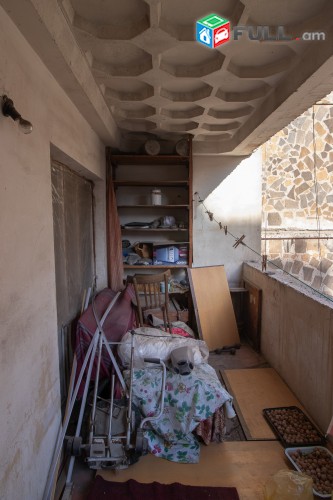 Ֆրիկ Սարյան փոստի մոտ Фрик возле Сарян почты Frik near Saryan mail