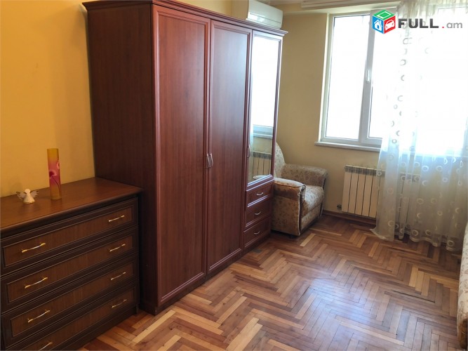 Տիգրան Մեց Ռոսսիյա տոնավաճառի մոտ Тигран Мец возле Россия центра Tigran Mets