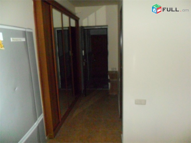 Հրաչյա Քոչար Բրավոյի մոտ Грачья Кояар возле Браво Hrachya Kochar near Bravo