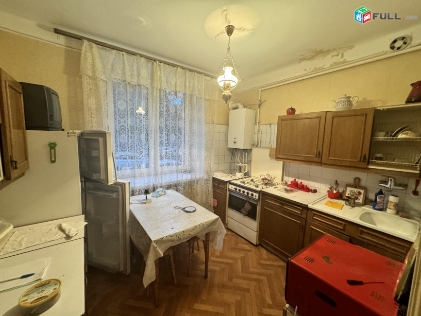 Մոսկովյան Օպեռային մոտ: Московян Moskovyan