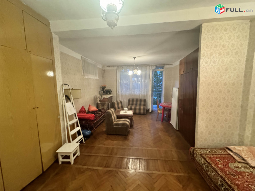 Մոսկովյան Օպեռային մոտ: Московян Moskovyan