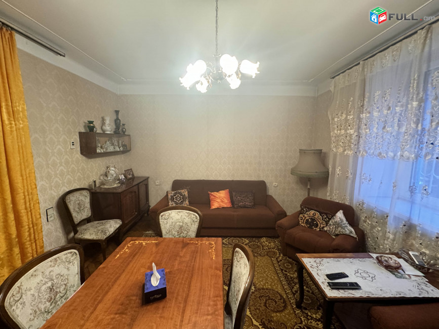 Մոսկովյան Օպեռային մոտ: Московян Moskovyan