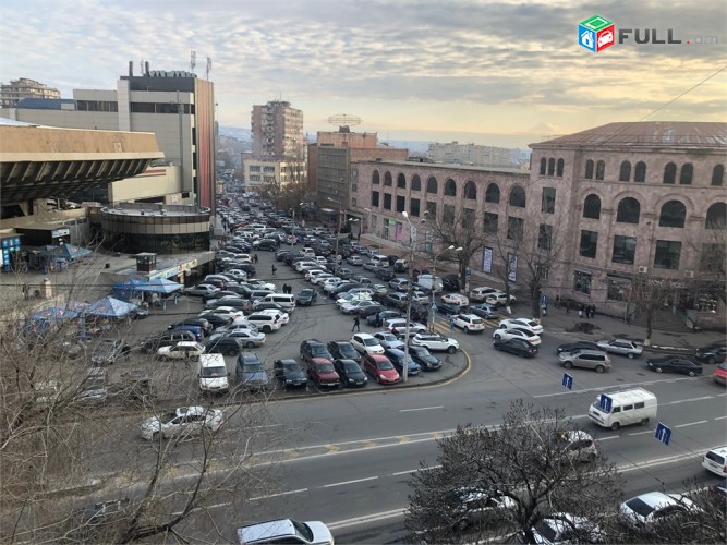 Տիգրան Մեծ Ռոսսիյա տոնավաճառի դիմաց Тигран Мец Tigran Mets